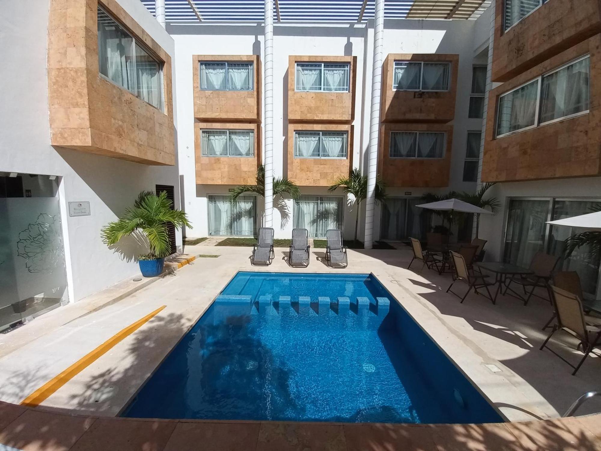 Hotel Villas Segovia Suites Playa Del Carmen Esterno foto